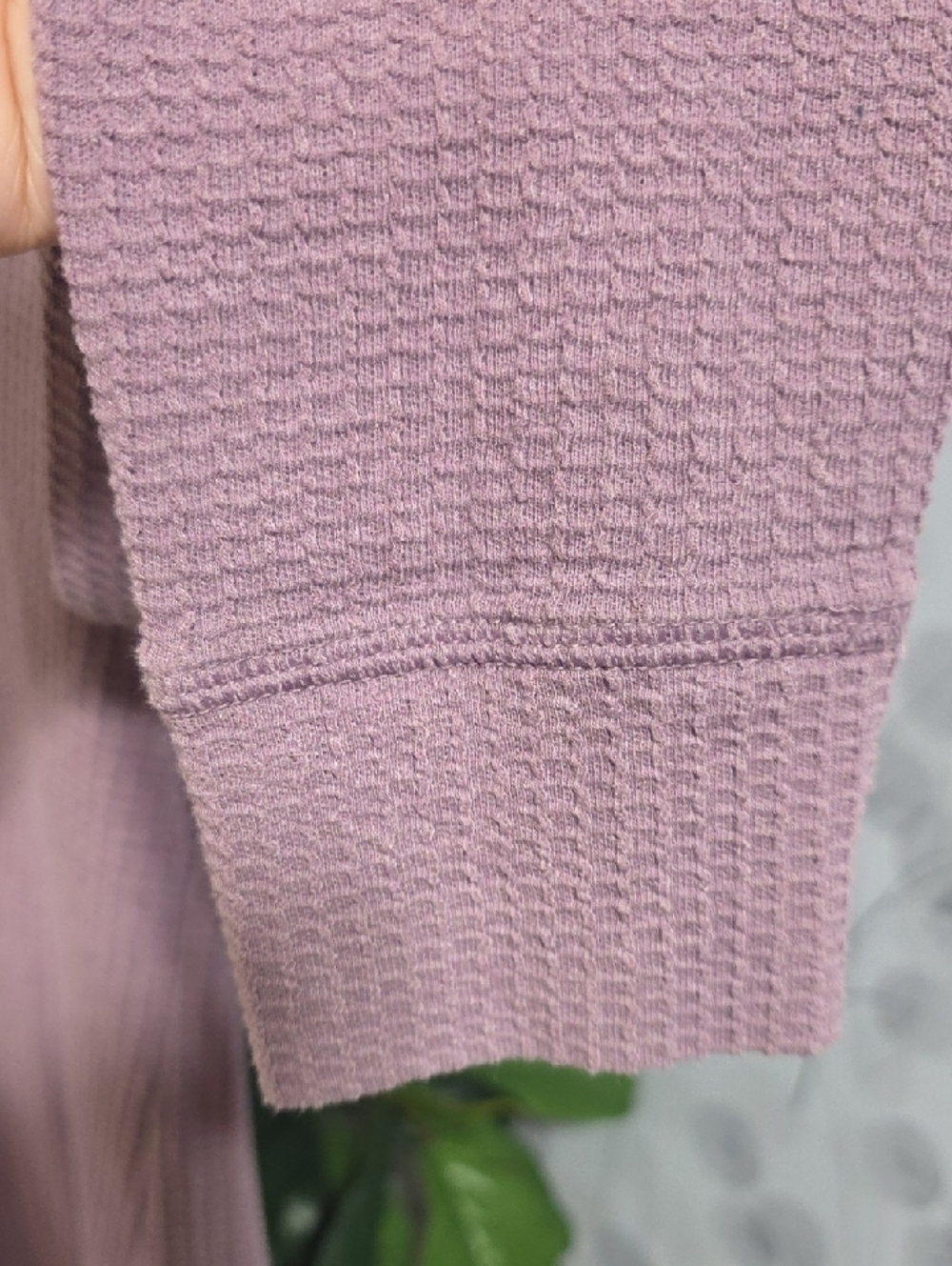 Columbia Waffle-Knit Long Sleeve V-Neck – Size Medium - Picture 5 of 7